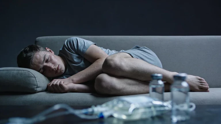 Рвота после алкоголя: причины, как остановить и когда вызывать скорую 3 Картинка для статьи: рвота после алкоголя